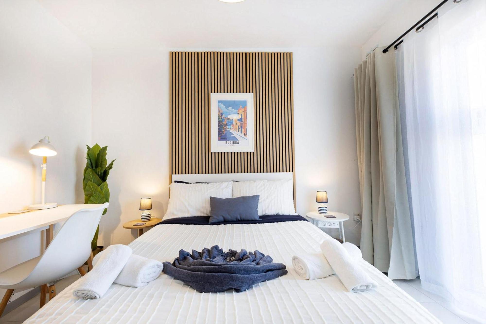 Spacious 2Br Penthouse With A Large Front-Terrace - Close To Bugibba Perched Beach 세인트폴스베이 외부 사진