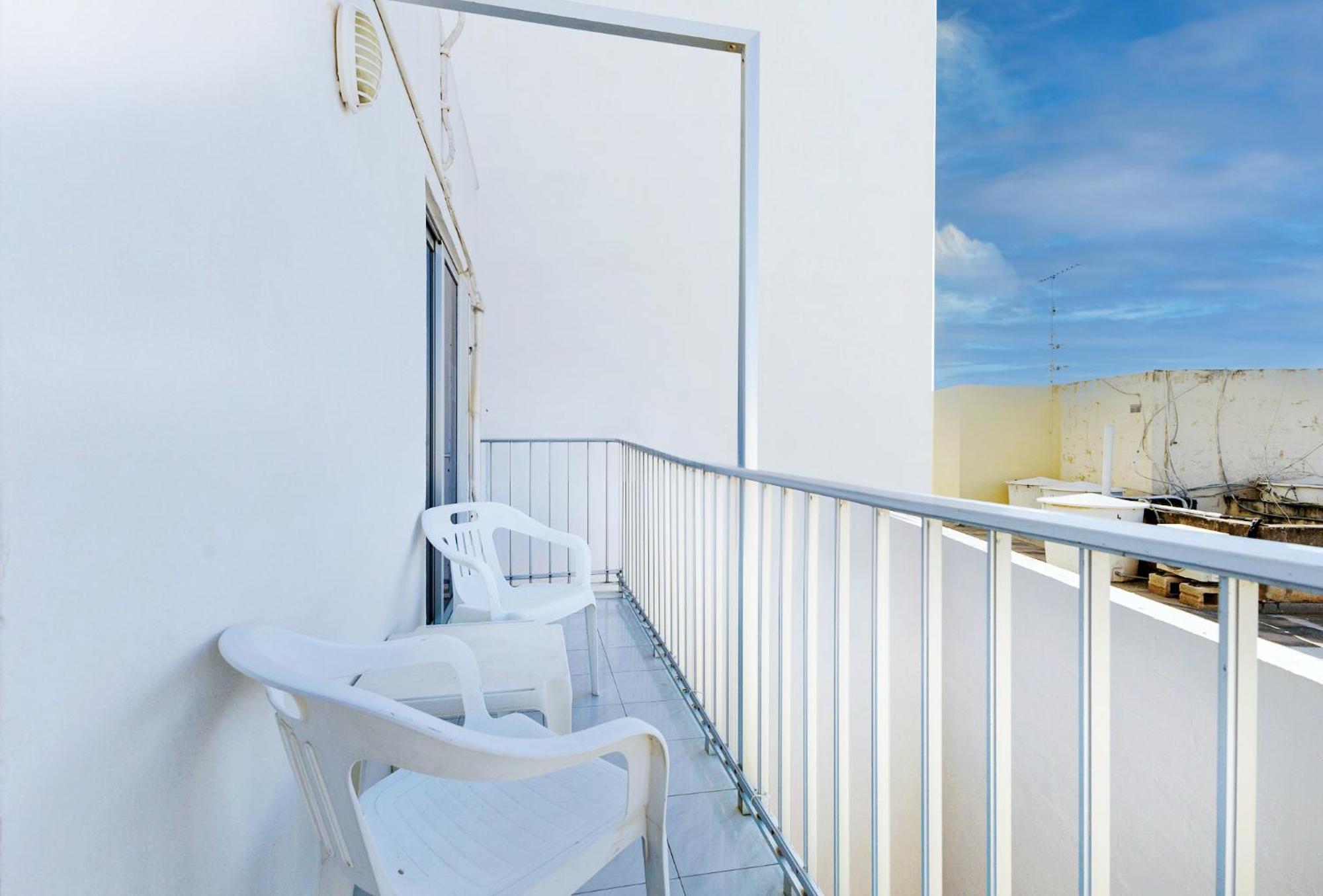 Spacious 2Br Penthouse With A Large Front-Terrace - Close To Bugibba Perched Beach 세인트폴스베이 외부 사진